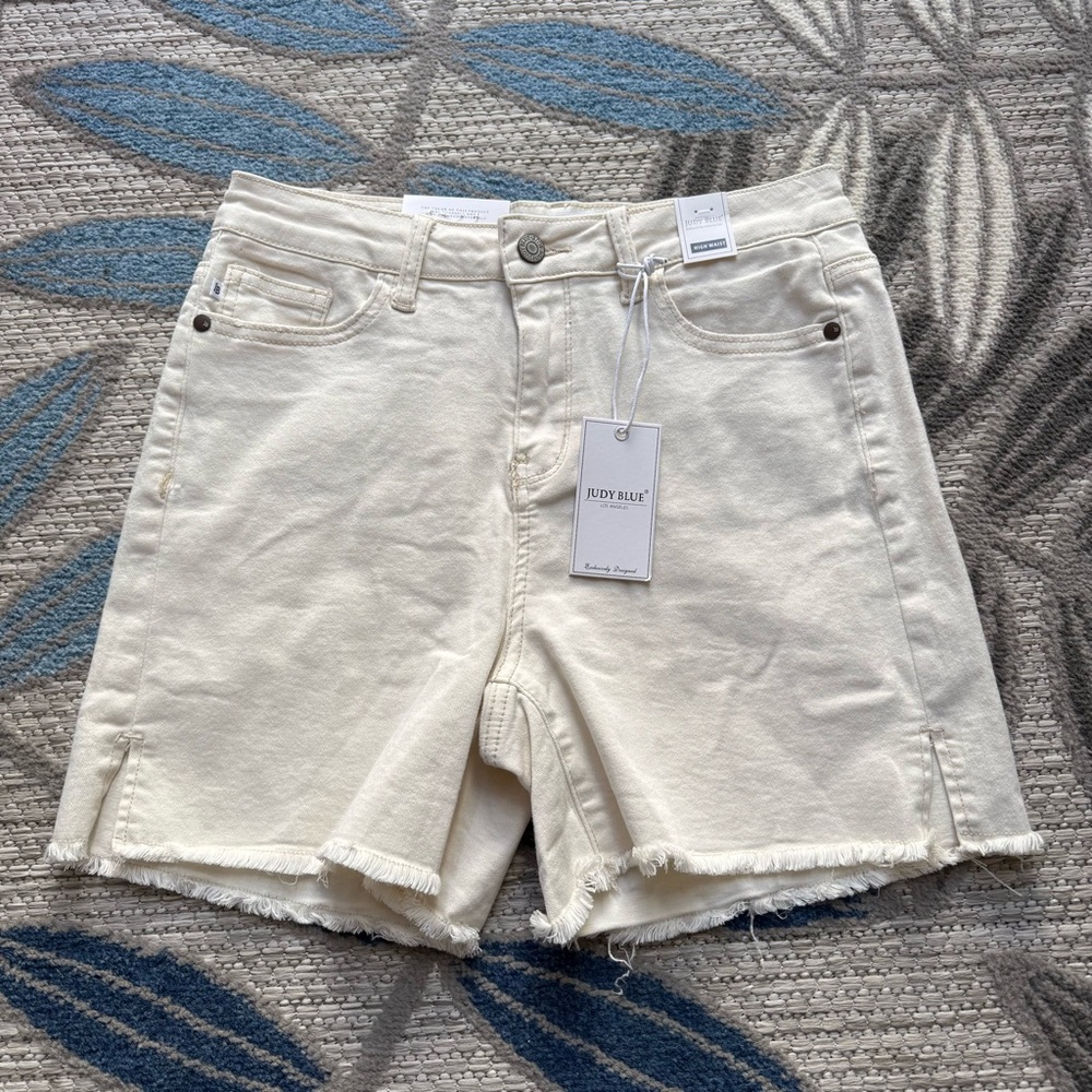 Judy Blue NWT Women's JB150089 High-Rise‎ Cut-Off Denim Jean Shorts Ivory Denim